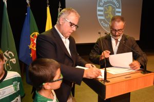 Read more about the article Assinado o contrato-programa entre a Câmara Municipal de Alcochete e o Núcleo do Sporting Clube de Portugal de Alcochete